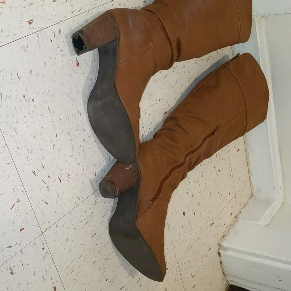 Boots - Picture 3 of 6